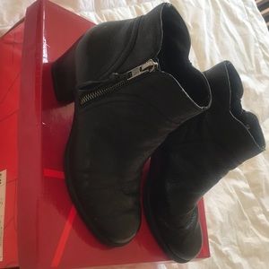 Soft leather Aerosole with tassel zip